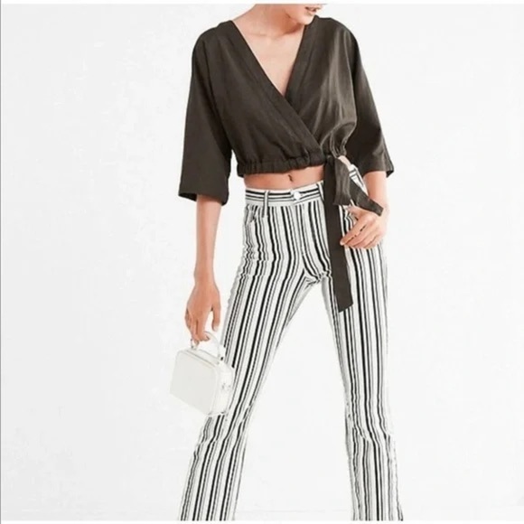 Urban Outfitters Kimmy Wrap Top Size XS - Picture 2 of 9